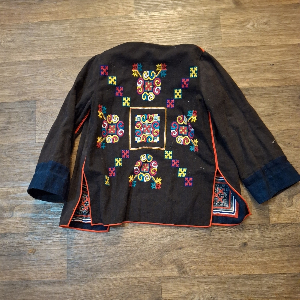 Embroidered Abstract Reversible Jacket. - Picture 4 of 16